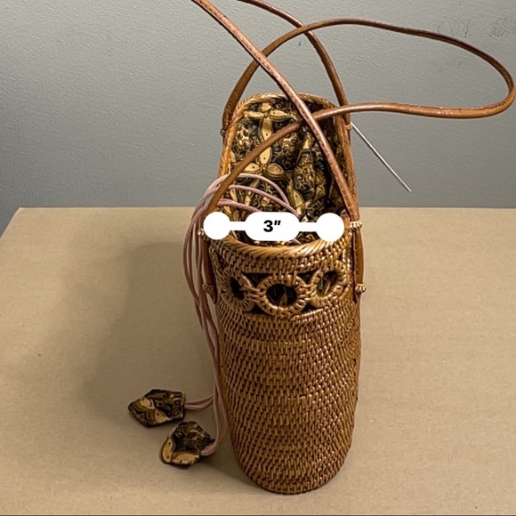 Straw Bag with Drawstring Closure - Picture 9 of 12